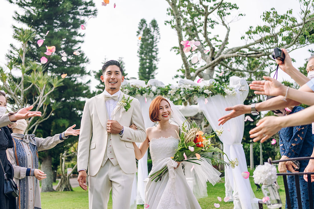 NOIVA WEDDINGの強み 空を風を感じるOUTDOOR CEREMONY